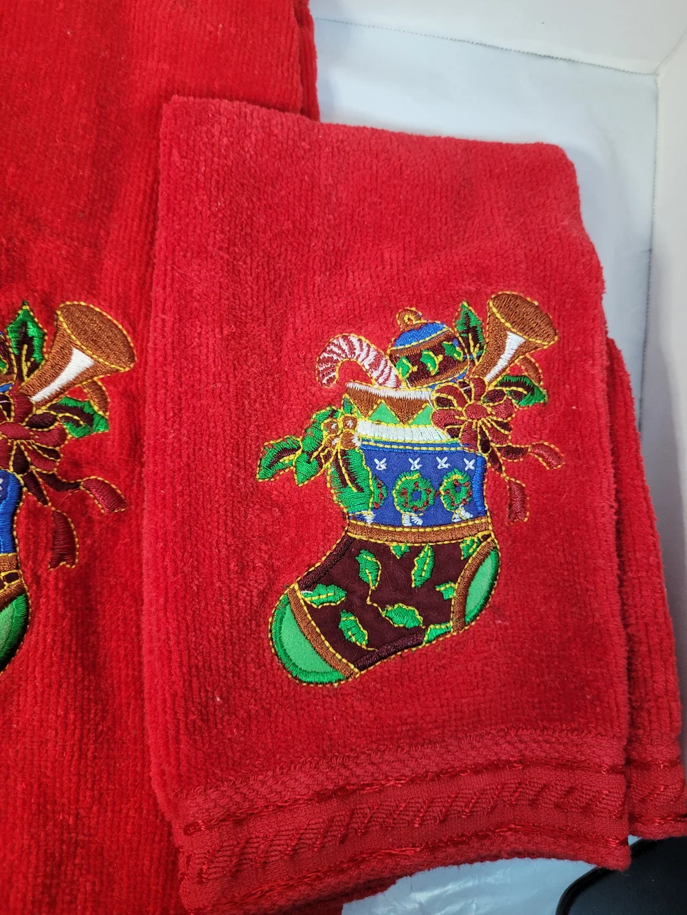 Vintage 100% Cotton Christmas Towel, Hand Towel, And Wash Cloth (R)